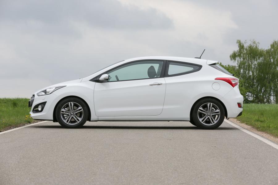  Hyundai i30 Coupe 2015 года  (фото 17 из 19)